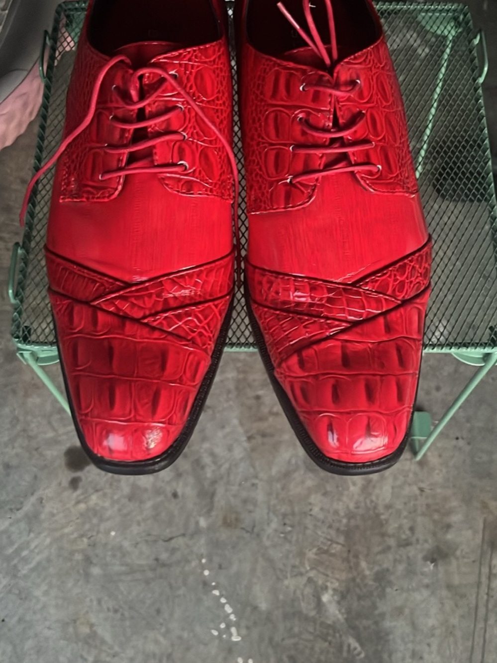 Men's Red Croc-Embossed Lace-Up Derby Shoes